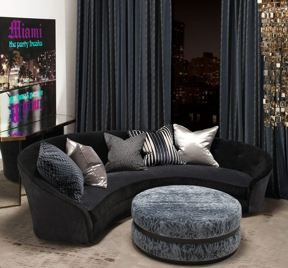 Installation shot of Prati Moonlight, a hand knotted rug designed by Tufenkian Artisan Carpets. room-image