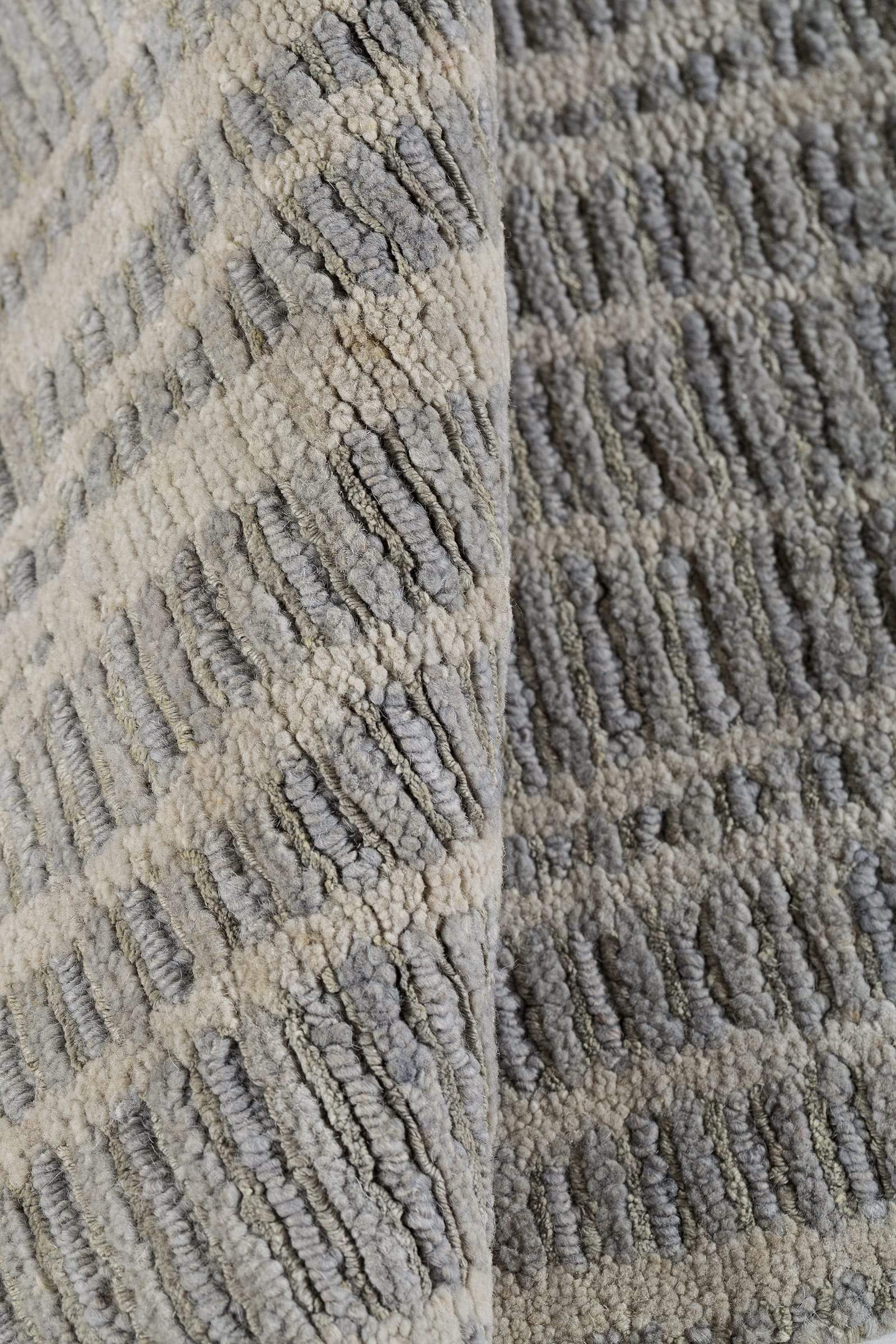 Detail shot of Rays II Light Grey, a hand knotted rug designed by Tufenkian Artisan Carpets.
